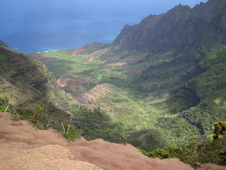 22 Kalalau Valley seen from Pu'u o Kila lookout.jpg